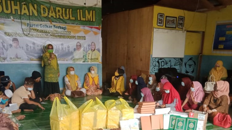 Isi Ramadhan Ke 15, Pengajian Alhidayah dan KPPG Golkar Riau Berikan Bantuan Alquran dan Makanan ke Panti Asuhan Darul Ilmi